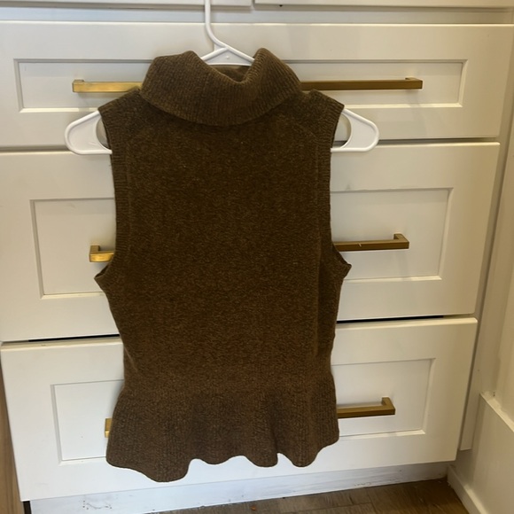 White House Black Market Soft Turtleneck Peplum in Heather Toasted Coconut NWT M - Picture 11 of 12